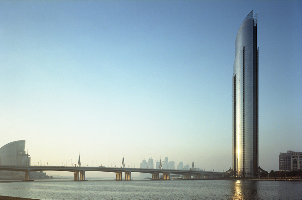 D1 Tower, Dubai, by Architects Innovarchi and Holford Associates