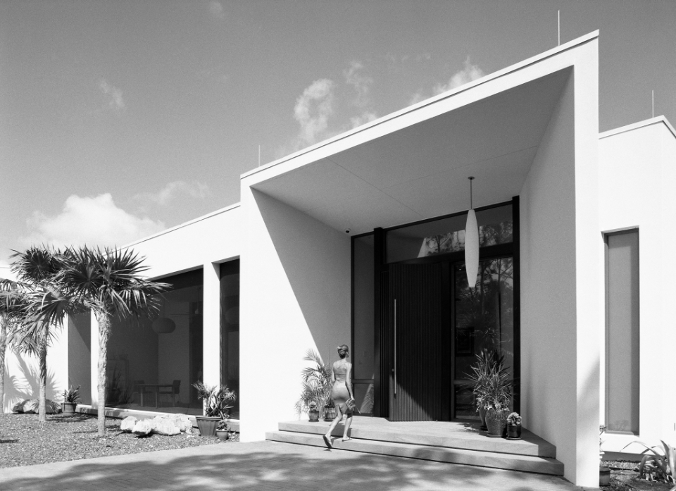 inversion of ur photograph ur-gomez103w